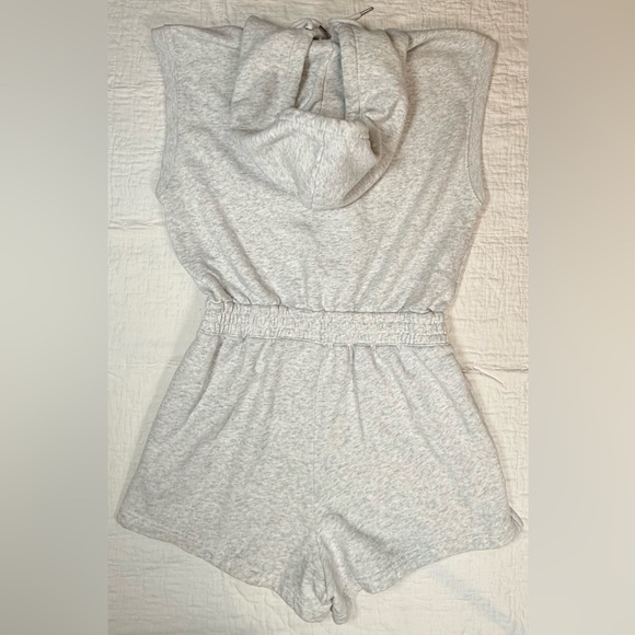 Abercrombie & Fitch Light Heather Gray Hooded Romper - Picture 6 of 6